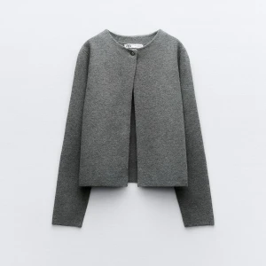 Kofta zara - En kofta som är i bra skicka då den endast är använd någon enstaka gång🩶