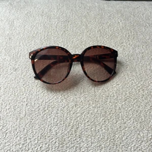 Solglasögon lite andvända - Lite andvändna 