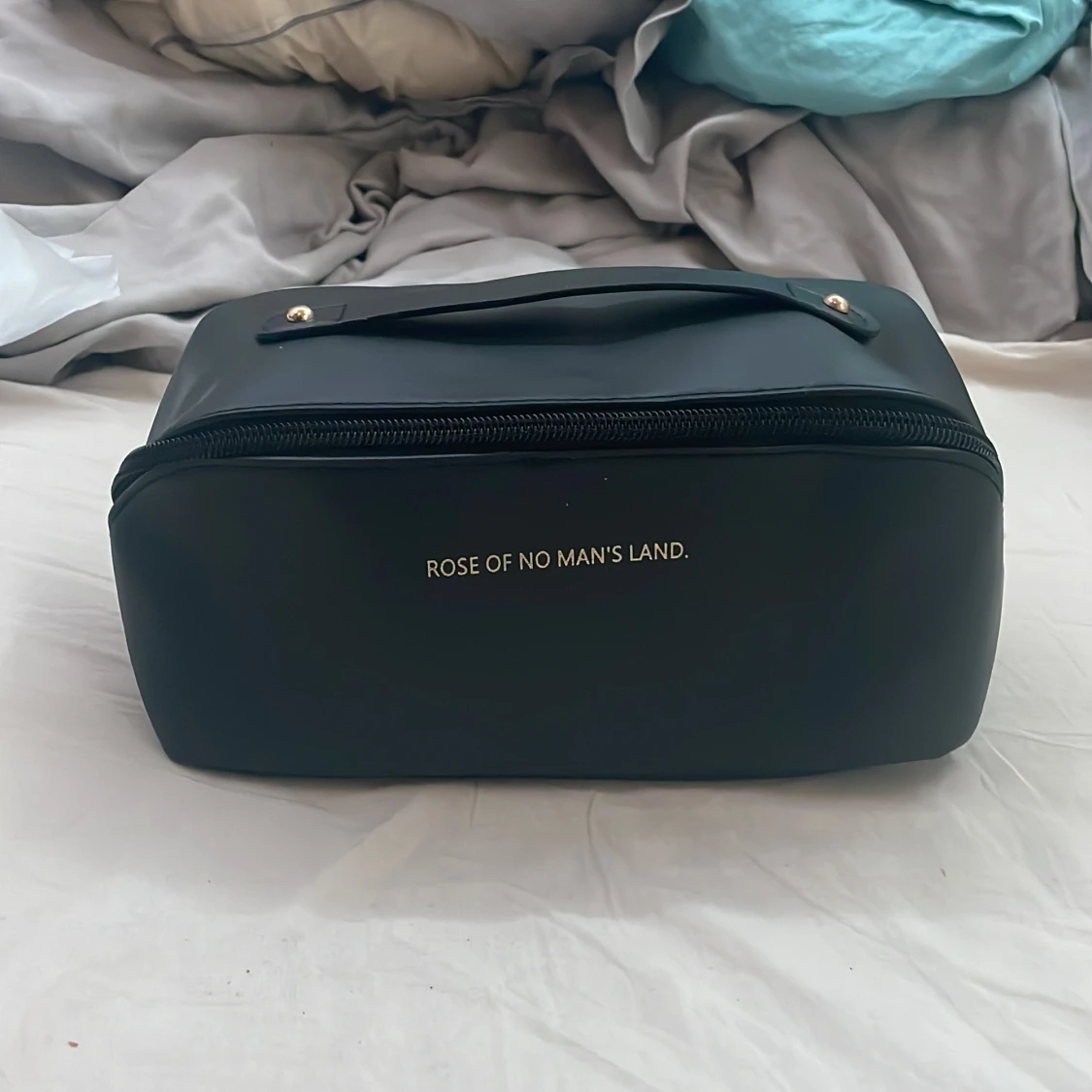 Svart necessär från Rose of No Man's Land