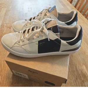 Pepe Jeans Skor - Säljer mina Pepe jeans skor som är sparsamt använda | Skicket är dunder bra, skulle säga 9/10 | Hör av er vid funderingar ❗️💯