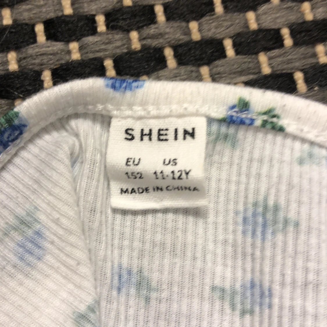 Vit blommigt linne - 91