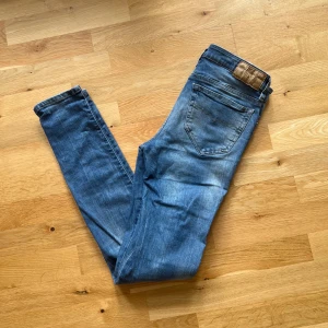 Jeans Diesel - Snygga jeans från Diesel! 💖 Se defekt på bild 3! Kontakta mig vid intresse och tveka inte med att ställa frågor🥰