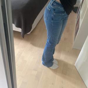 Blåa jeans från Gina tricot med storlek 164💖 