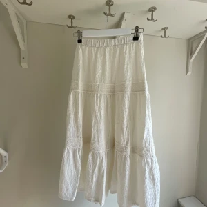 Lång-kjol - Vit lång-kjol 