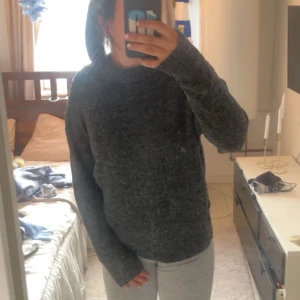 Stickad tröja  - Stickad tröja från lager använt 1 gång