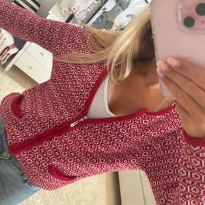 Fin kofta - Säljer denna kofta som jag köpte på någon second hans affär för 400kr💕Inga defekter 