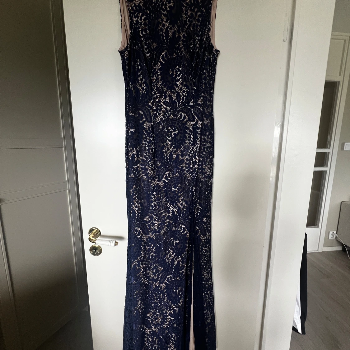 Mörkblå spetsklänning - 92