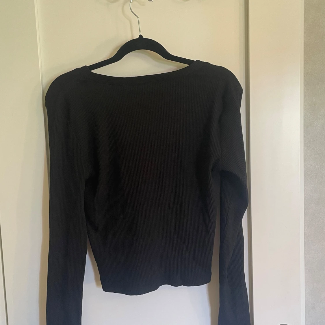 Svart ribbad kofta från Pieces - 90