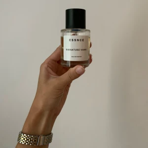 Parfym från Essence - Doftar precis som Byredos parfym Bal d’afrique. Nypris : 360. 