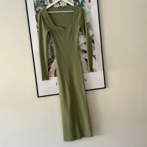 Adoore klänning  - Stickad adoore klänning i storlek 38. Använd ett fåtal gånger. Som ny. 