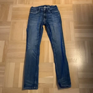 Blå Gant-jeans stl 164 - Använt-i nyskick Slimfit storlek 164. Blå Gant jeans.