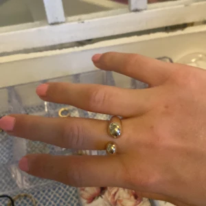 Ring - Söt liten guld ring från Åhléns kontakta mig vid intresse 😍