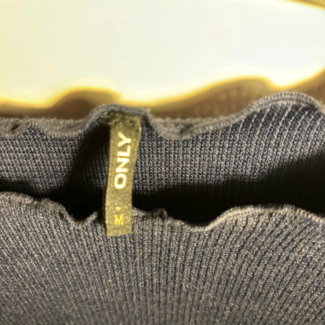 Mörkblå crop top i strl M - 90