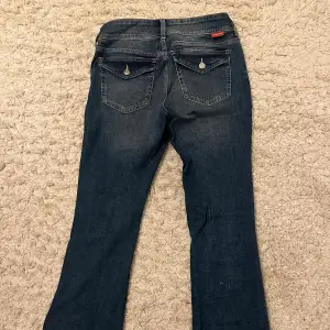 Säljer dessa true religion liknande jeans!  Använd kanske 2-3 gånger.  ❤️❤️❤️❤️ Har inga egna bilder med dom på, går att söka upp!