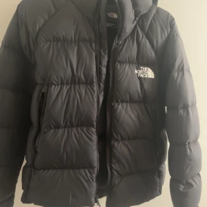 The north face jacka - Säljer min superfina the north face jacka då den tyvärr blivit för liten, bra skick💕 Passar S, Xs💕