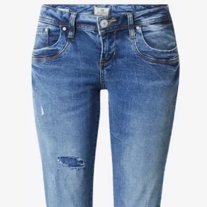 Ltb Valerie Jeans - Jättesnygga trendiga låg midjade ltb jeans som är slutsålda typ överallt. De är i nyskick, kontakta gärna om ni undrar något eller vill ha fler bilder💗Pris kan diskuteras Bra pris då dom egentligen kostar runt 1000 