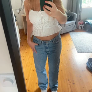 Straight jeans - Super snygga ljusblå straight jeans!! Jätte bra skick men dom är använda💞köpare står för frakt