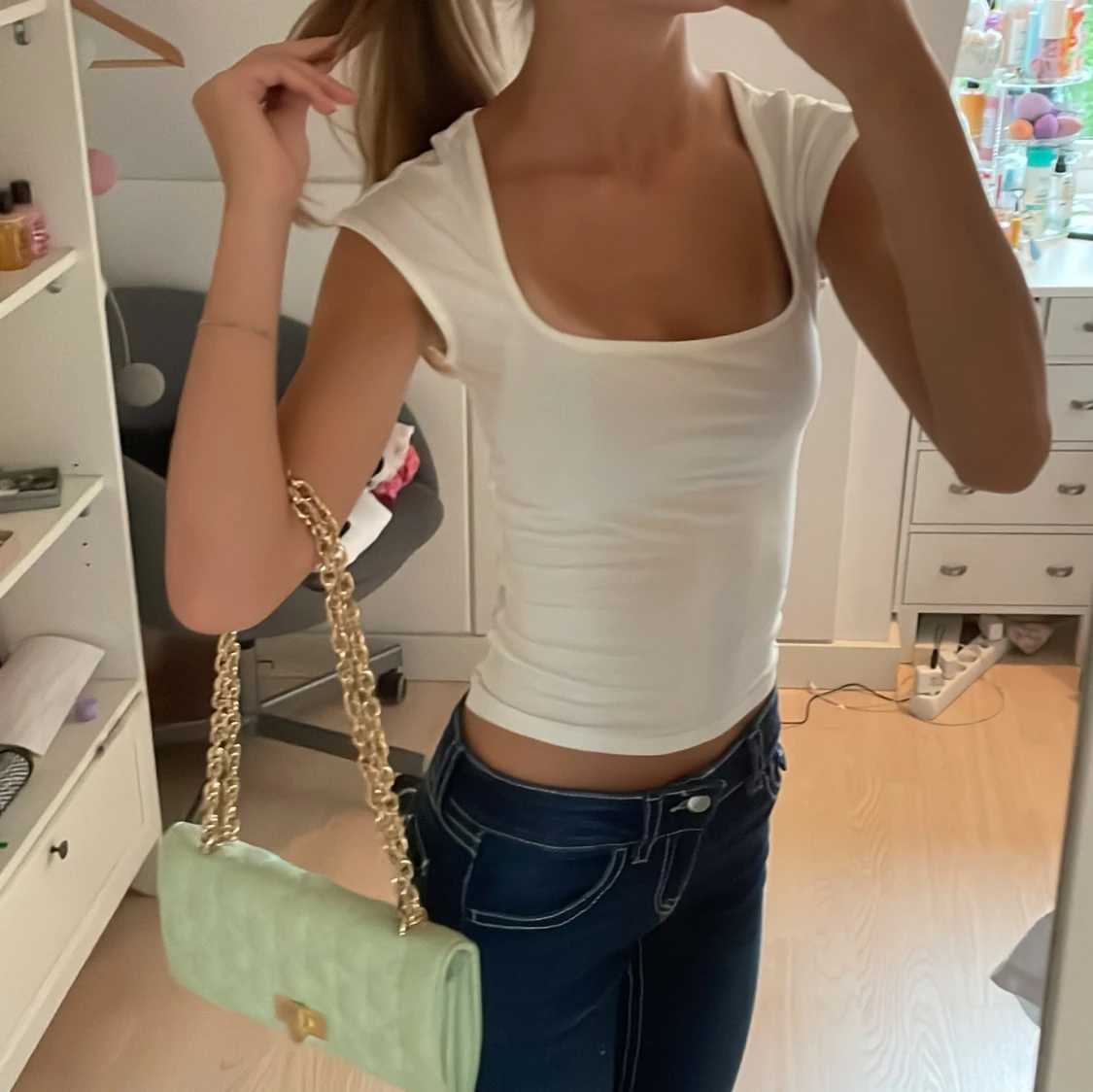 Mintgrön axelväska med guldkedja - 1