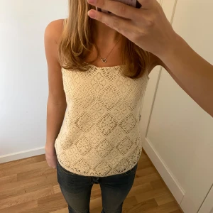 Topp - Fint linne från vero Moda som är använd fåtal gånger och är i väldigt bra skick❣️❣️