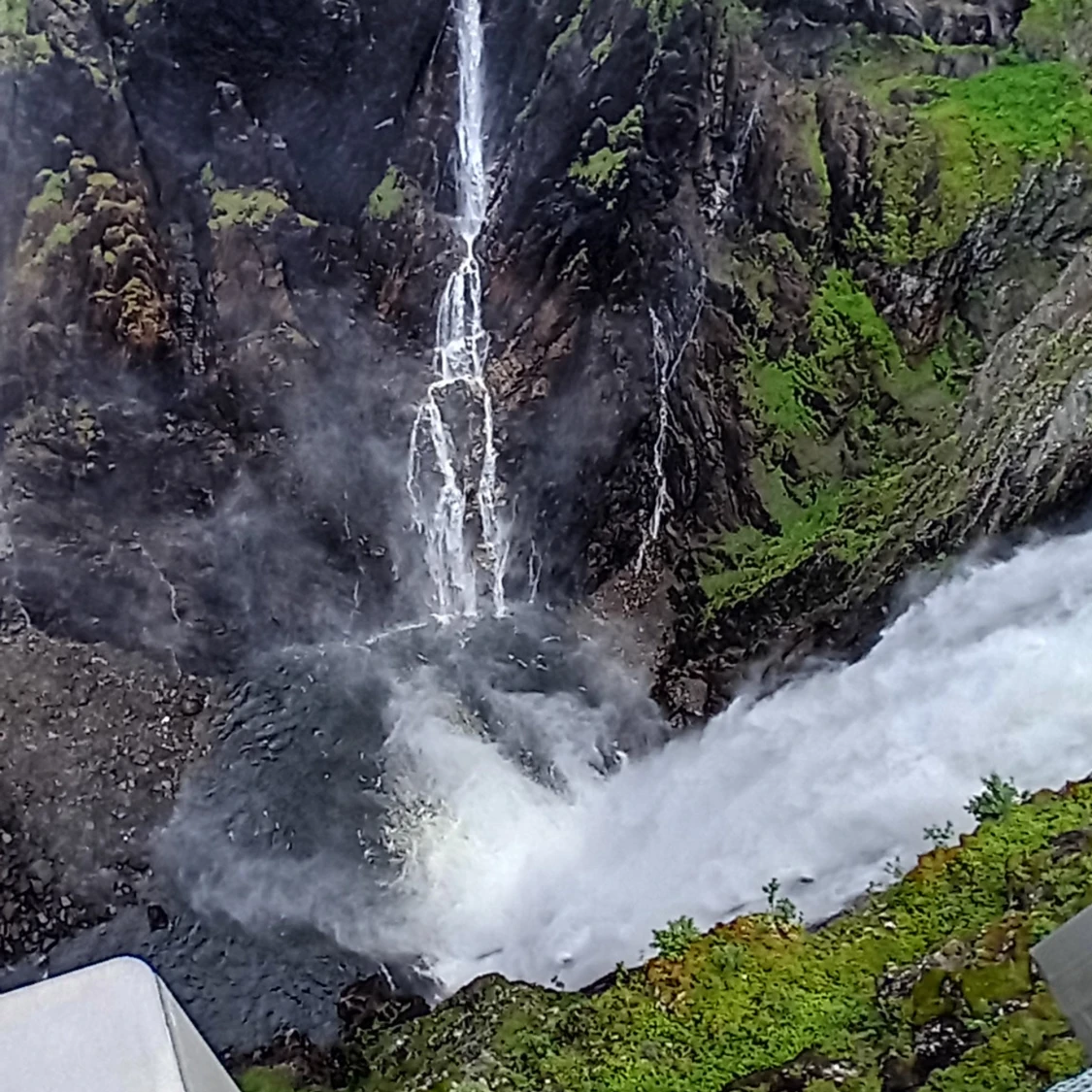 Bilder på en vacker vattenfall - 93