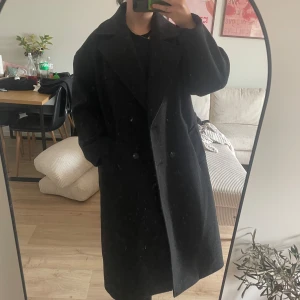 Kappa - Säljer denna superfina höst/vår kappa! Säljer pga att den blivit förstor för mig! Strl M, köpt på Lager 157