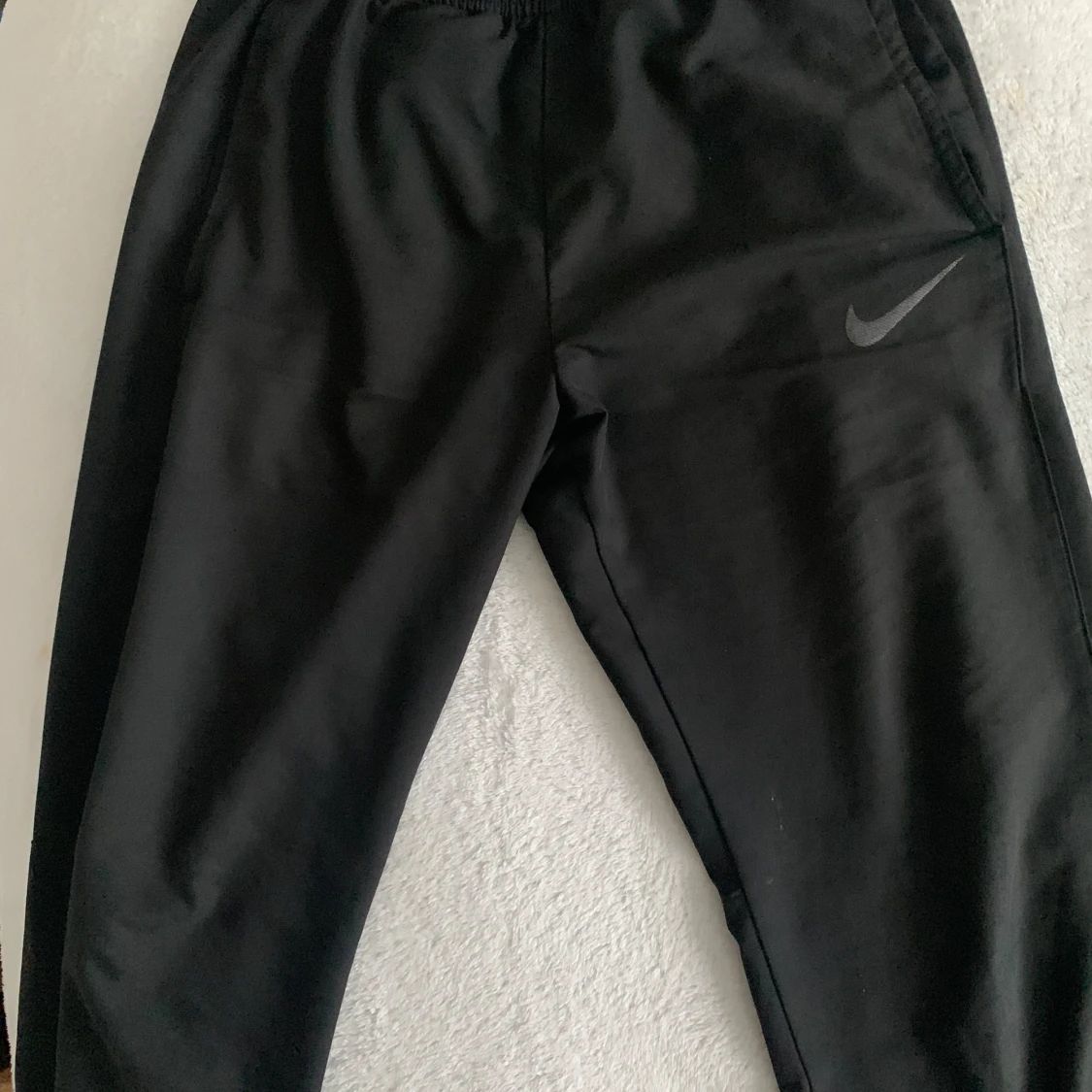 Svarta baggy nike byxor