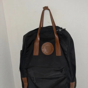 Fjällräven ryggsäck  - Använd 2-3 gånger, ryggsäcken är fortfarande i jättefint skick.