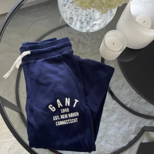 Gant mjukisbyxor - Använd fåtal gånger så fint skick🌸matchar med den blå ganthoodien i tidigare annons, köp bundle!