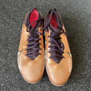 Nike forbollskor pro ag - Bra skick 9/10 använda max 5 gånger, ny pris 1700
