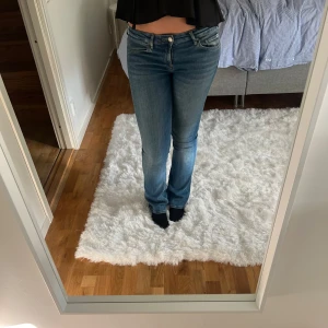 Low waist jeans  - Säljer dessa lågmidjade byxor då dom inte kommer till användning, skriv om du funderar över något