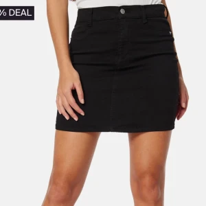 Lågmidjad Jeanskjol  - Jeanskjolen är som ny, använd ett fåtal gånger 