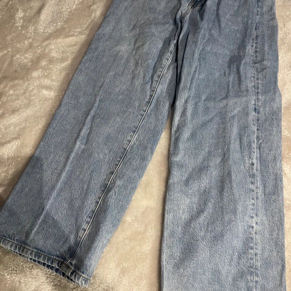 Fina helt oanvända jeans i strl 40. Jeans & Byxor.