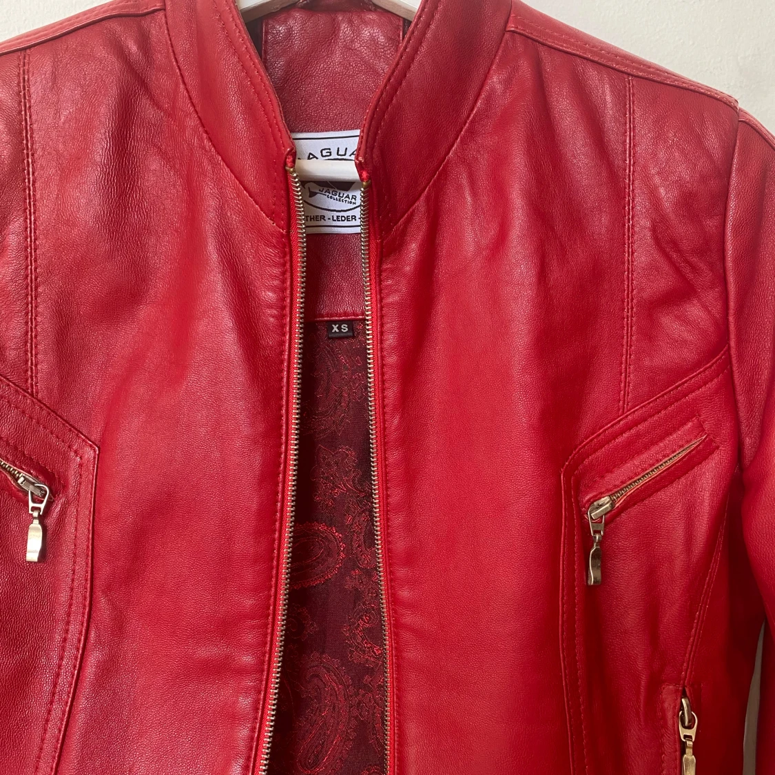 Röd skinnjacka  - 92