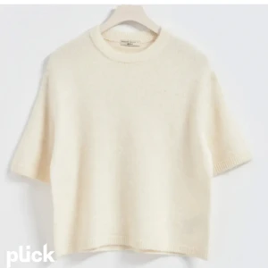 Fin stickad t-shirt från Gina tricot - Säljer denna fina stickade t-shirten från ginatricot pga kommer inte till någon användning💗