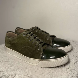 Lanvin skor - Hej! Säljer nu dessa riktigt snygga och sällsynta gröna Lanvin skor. Skorna är i mycket bra skick 9/10. Endast skorna medföljer vid köp. Hör av dig vid frågor!