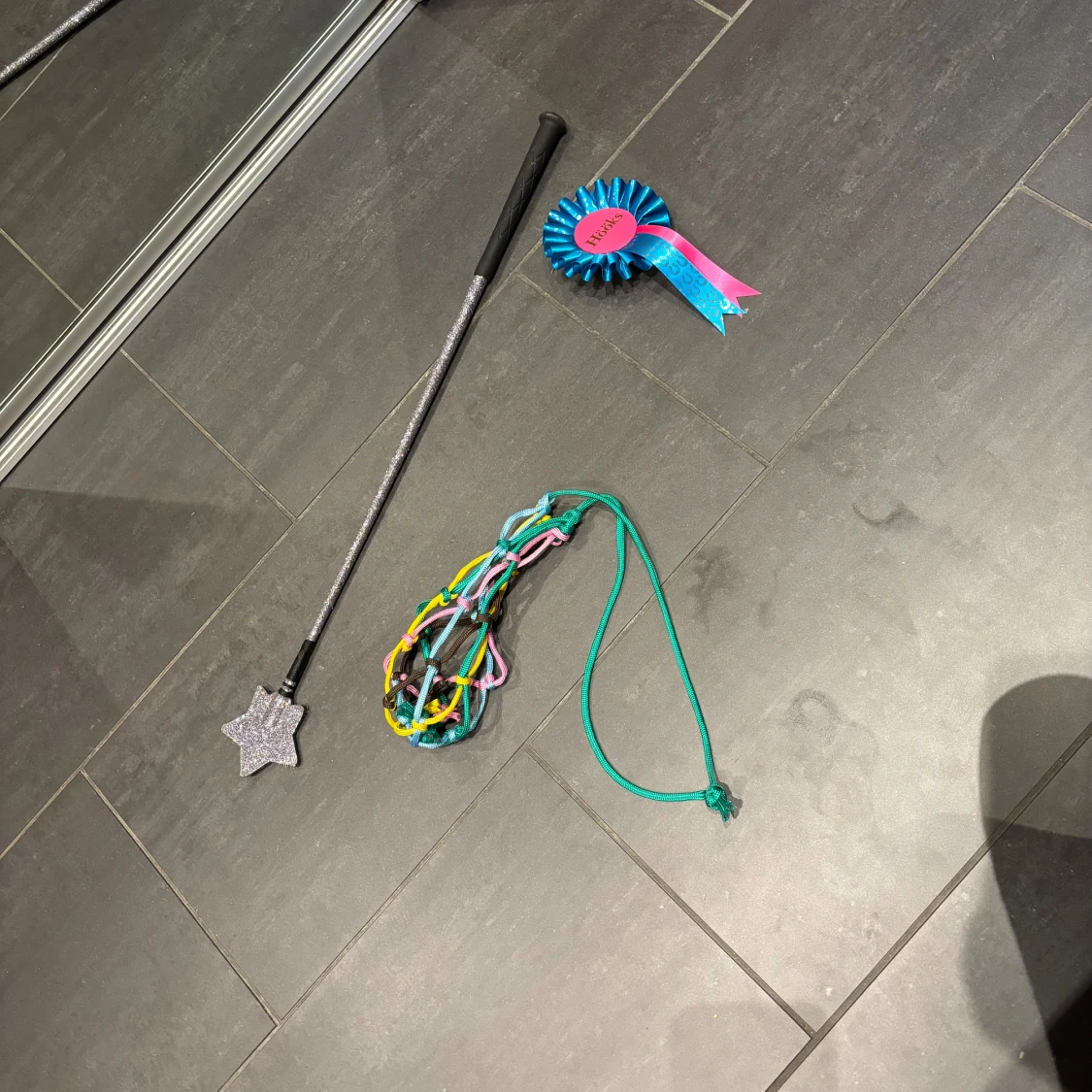 Hästspö och hovkrats och roset och nät 