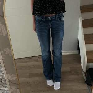 Gina Young jeans - Lågmidjade bootcut jeans ifrån Gina young, dem är i storlek 170 och passar mig bra i längden som är ca 170 lång❤️