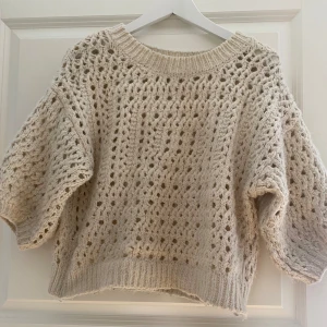 Söta tröja från Zara - Söt tröja från Zara i stolek S, sparsamt använd. Pris: 250kr
