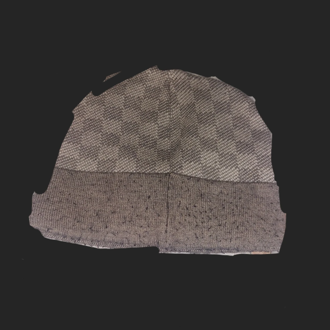 Grå stickad mössa