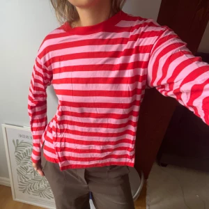 Långärmad t shirt - Gullig långärmad t shirt från monki🩷