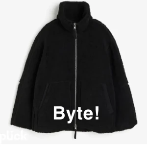 Teddy jacka h&m - Har en trendig svart Teddy jacka från h&m som jag gärna vill byta mot en likadan i beige. Hör av er vid frågor eller om ni vill byta❤️Jackan är storlek M men passar mig perfekt som vanligtvis är en S! 