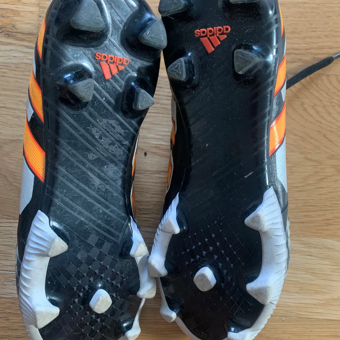 Adidas fotbollsskor, vit/ svart - 93