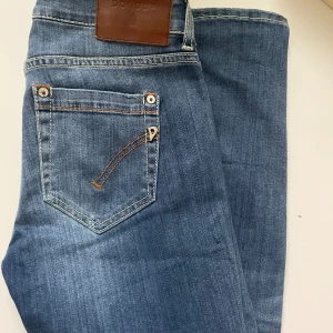 DonDup jeans  - Riktigt sköna dondup jeans, lite oklar på size men skulle säga runt 28.