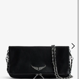 Zadig väska  - Säljer nu min älskade Zadig rock clutch pga att den inte blivit använd dem senaste 2 åren. Alltså vill jag att någon får lite mer nytta för den än vad jag har just nu. Köpt år 2021 och finns dustbag, inga defekter. Pris går att diskutera💞