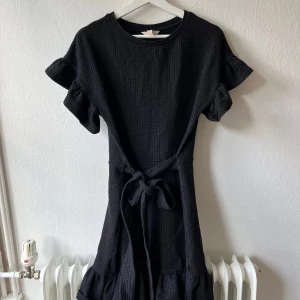 Hm klänning - Bra skick väldigt fin passform! 