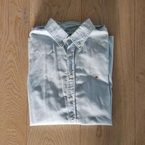 Gant skjorta  - Jag säljer min Gant skjorta. Den är använd men är i bra skick.