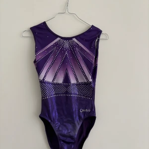 QUATRO Dräkt  - Gymnastik dräkt i storlek s. Original pris 950kr