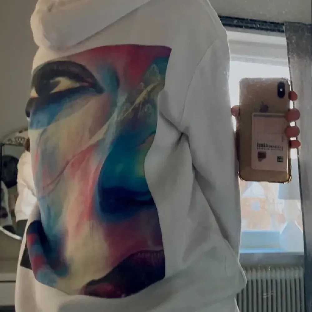 Superfin hoodie från the cool elephant, köpt på plick💕 (bilden är lånad). Hoodies.