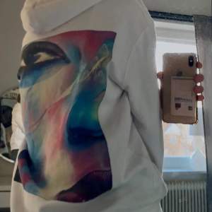 Superfin hoodie från the cool elephant, köpt på plick💕 (bilden är lånad)