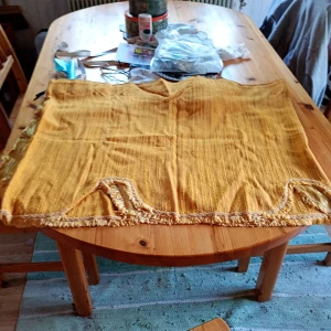 Retro gardin kappa räfflad med fransar ca 345 lång . - Retro gardinkappa räfflad med fransar längd ca 345 lång samt ca 60 cm bred .se bilder.